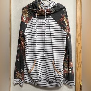 NWOT womens 7th Ray floral hoodie